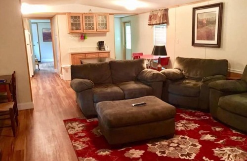 Draper House | Waterfront Retreat on New River/Claytor Lake
