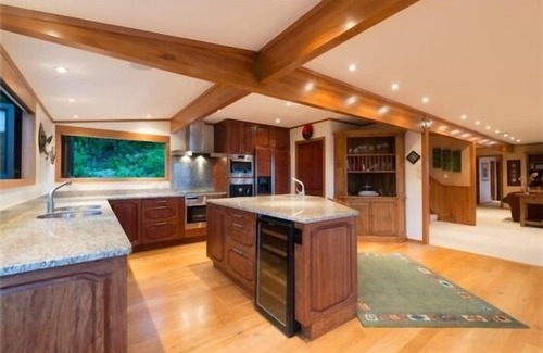 Russell House | Waterfront Retreat with Inspirational Views