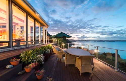 Russell House | Waterfront Retreat with Inspirational Views