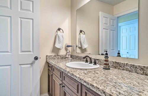 Oroville House | Waterfront Retreat w/ Resort Amenity Access