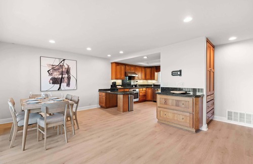 Irvine Business Complex Apartment | Waterfront Retreat with Stunning Views & Modern Co