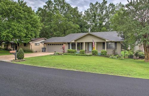 Lakeland House | Waterfront Retreat with Boat Dock in Hot Springs!