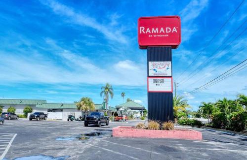 Trailer Estates Apartment | Waterfront Room, Heated Pool, Tiki Bar & Grill !