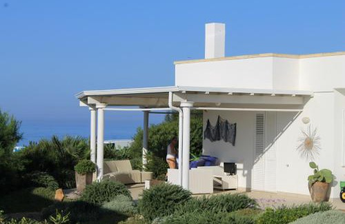 Torre Suda House | Waterfront Salenthouse