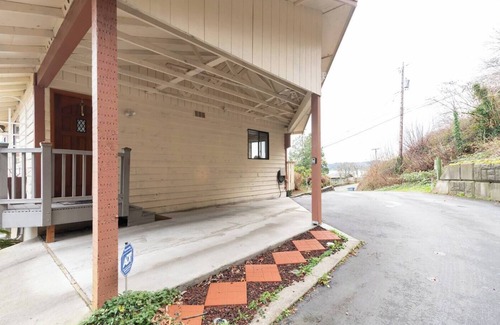 Bremerton Apartment | Waterfront Serenity Awaits: Cozy 2 Bedroom Home w/Stunning Views & Beach Access