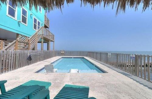 Flour Bluff House | Waterfront Shared Boat Dock Pool w Views Ariel’s Grotto by AvantStay