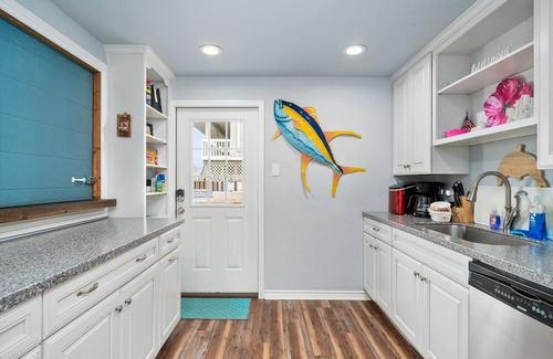 Rockport House | Waterfront, Sleeps 15, Boat Lift, Private Heated Pool, Fast WiFi