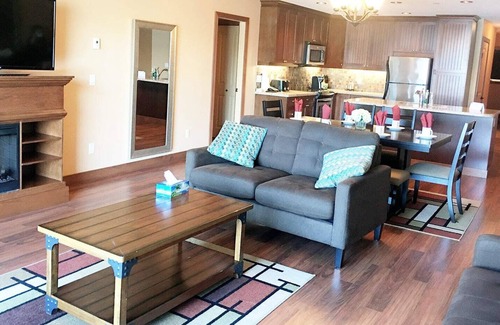 Central Okanagan Apartment | Waterfront Spacious 3 Bedrooms Condo