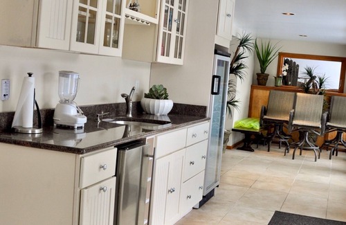 Meredith House | Waterfront Spacious 7-bedroom house with AC, WiFi in pleasant Meredith