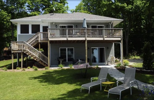 Sturgeon Bay Cottage | Waterfront, Spectacular Sunset Views, Beautiful Updated Cottage!