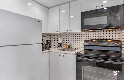 North Bay Village Apartment | Waterfront Studio Condo in Miami - Free Parking & Bay Views