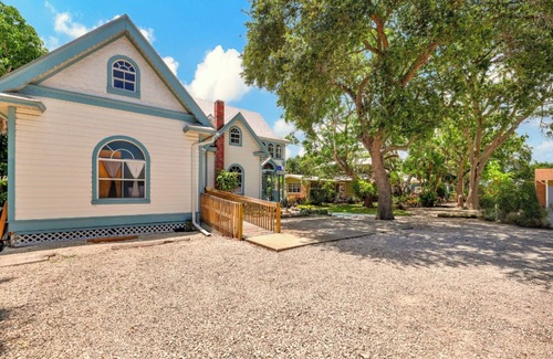 Stuart Apartment | Waterfront Storybook Studio in Stuart