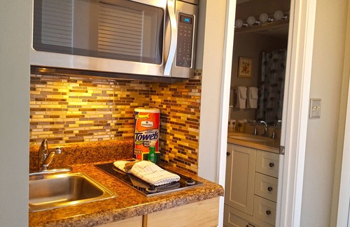 Fort Walton Beach Apartment | Waterfront Studio with two Pools, Grills, Pet Friendly