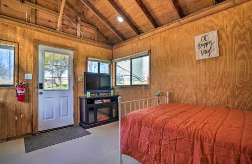 New Braunfels House | Waterfront Studio with Fire Pit on Lake Dunlap!
