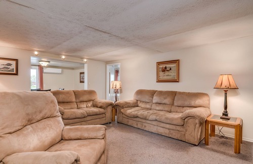 Cape Vincent House | Waterfront Suite with Jacuzzi Tub