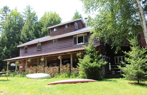 Saranac Lake Apartment | Waterfront Suite with Deep Soaking Tub, Balcony, water views
