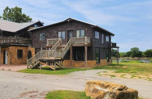 St. Joseph House | Waterfront Sunset Cabin with Patio and Firepit 2 bdrm