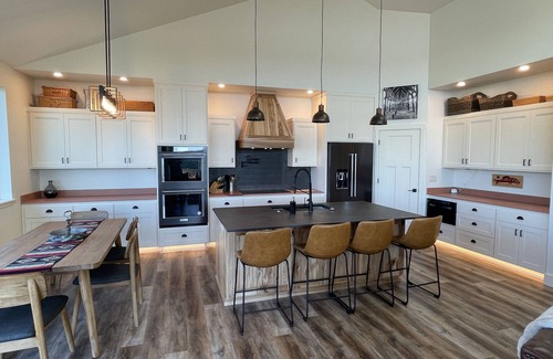 Florence House | Waterfront Theater House