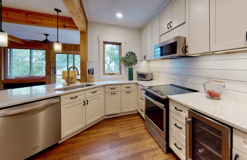 Bald Head Island Condo | Waterfront Timbercreek Condo w/Screened Porch, Steps from Pool+Dock, Bikes, Kayaks, BHI Club w/Golf
