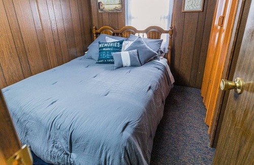 Southmont House | Waterfront tiny home with private dock