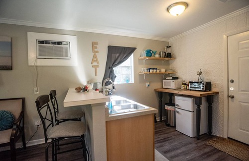 Biloxi Apartment | Waterfront Tiny House- The Hummingbird House