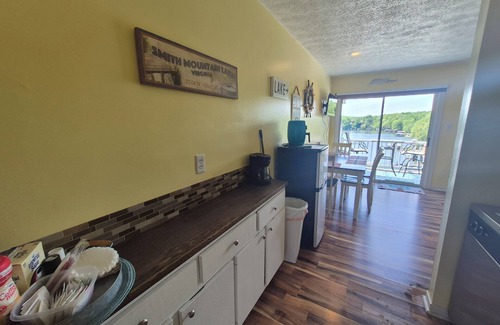 North Shore Condo | Waterfront Top Floor Condo at Smith Mountain Lake with private boat slip