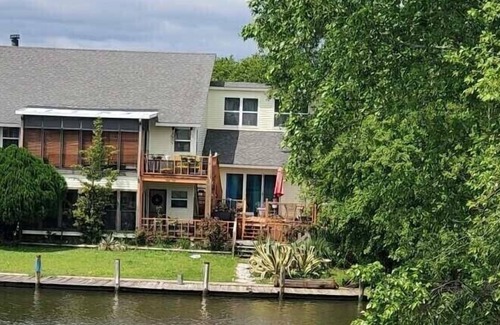 Slidell House | Waterfront Townhome