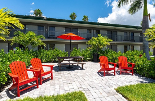 Trailer Estates Condo | Waterfront Unit, Heated Pool, 70" TV, Tiki Bar & Grill, On The Marina!
