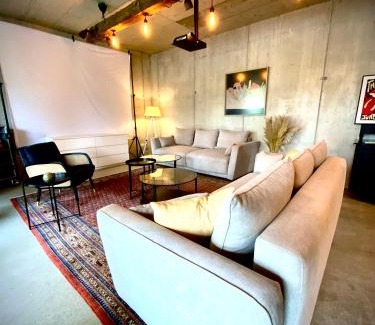 Villach Apartment | WATERFRONT - Urbane Eleganz am Bachufer
