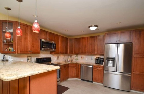 Lake Hopatcong House | WaterFront Vacation House with PRIVATE dock/Grill Area/fishing deck/massage tub