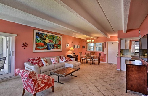Central Beach Condo | Waterfront Vero Beach Condo w/Ocean-View Balcony