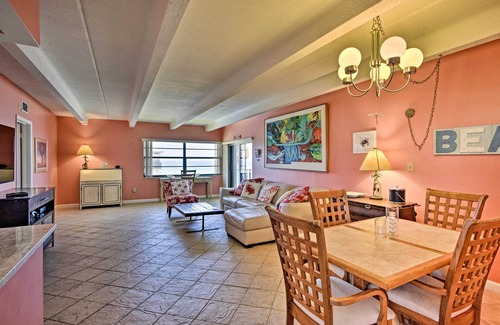 Central Beach Condo | Waterfront Vero Beach Condo w/Ocean-View Balcony