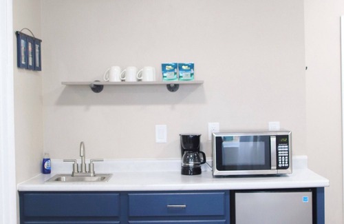 Algoma Apartment | Waterfront view only 2 bedroom hotel style unit in amazing Algoma WiFi, AC