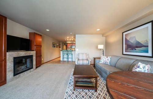 Chelan Condo | Waterfront View, Pool, Hot Tub, Steps To Downtown