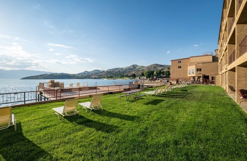Chelan Condo | Waterfront View, Pool, Hot Tub, Steps To Downtown