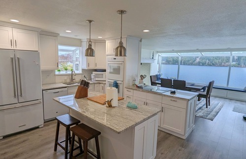 Shelton Cottage | Waterfront Villa with Private Beach, Hot tub, EV & WFH