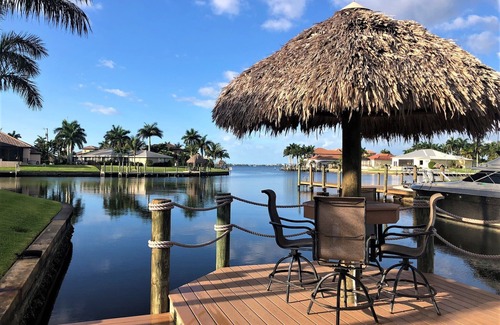 Yacht Club House | Waterfront Villa with pool - direct sailboat access - only 3 min to the river !
