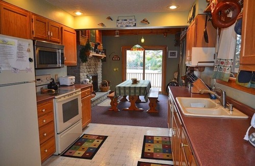 Eidelweiss Village House | Waterfront w Large Deck, Beautiful View & Game Room