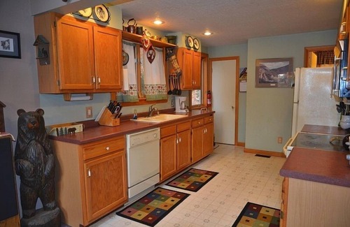 Eidelweiss Village House | Waterfront w Large Deck, Beautiful View & Game Room