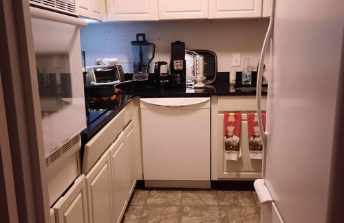 District Wharf Condo | Waterfront/Wharf/Metro/cozy 1-bedroom with AC, WiFi, fitness room