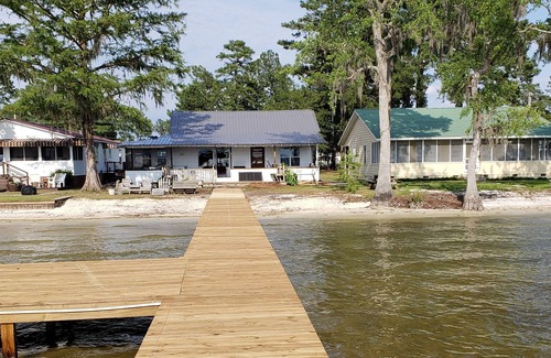 Elizabethtown Cottage | Waterfront White Cottage Cottage