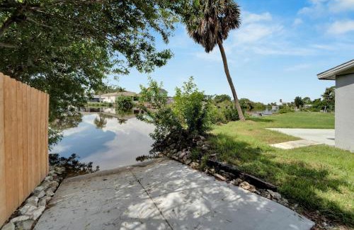 Tampa House | Waterfront with Boat Ramp & Dock