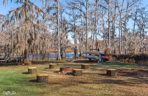 Uncertain House | Waterfront With Canoes - Blue Heron Cabin