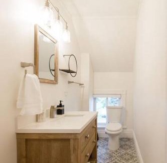 Greater Napanee House | Waterfront with Hot Tub Joanie's Farmhouse