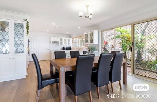 Tascott House | Waterfront with Previte Jetty 7 BR Holiday Home
