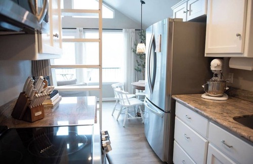 Gig Harbor House | Waterfront Wollochet Cottage