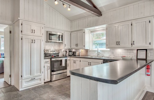 Franklin House | Waterfront wonder with amazing views, firepit, foosball, grill & covered porch