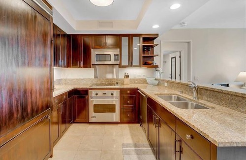 Waikiki Condo | Watermark - Luxury 2BD/2BA/1PA on 14th floor with an Ocean View!
