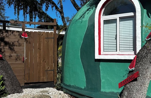 Largo House | 🍉Watermelon Dome ❌not a tent❌