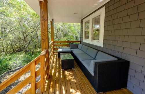 Waves House | Watermen's Hideout - Waterfront 2-Bedroom, 1-Bathroom Cottage with a Hot tub and Waterfront Deck
